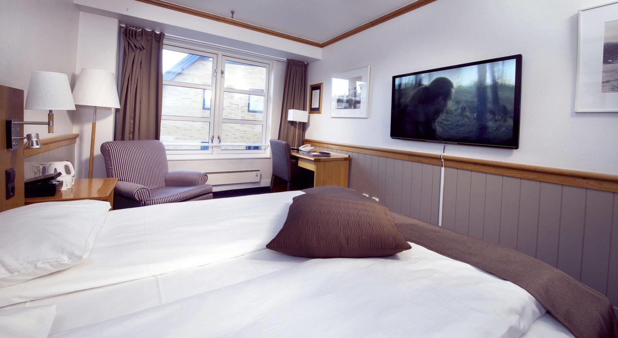 With Hotel 4*